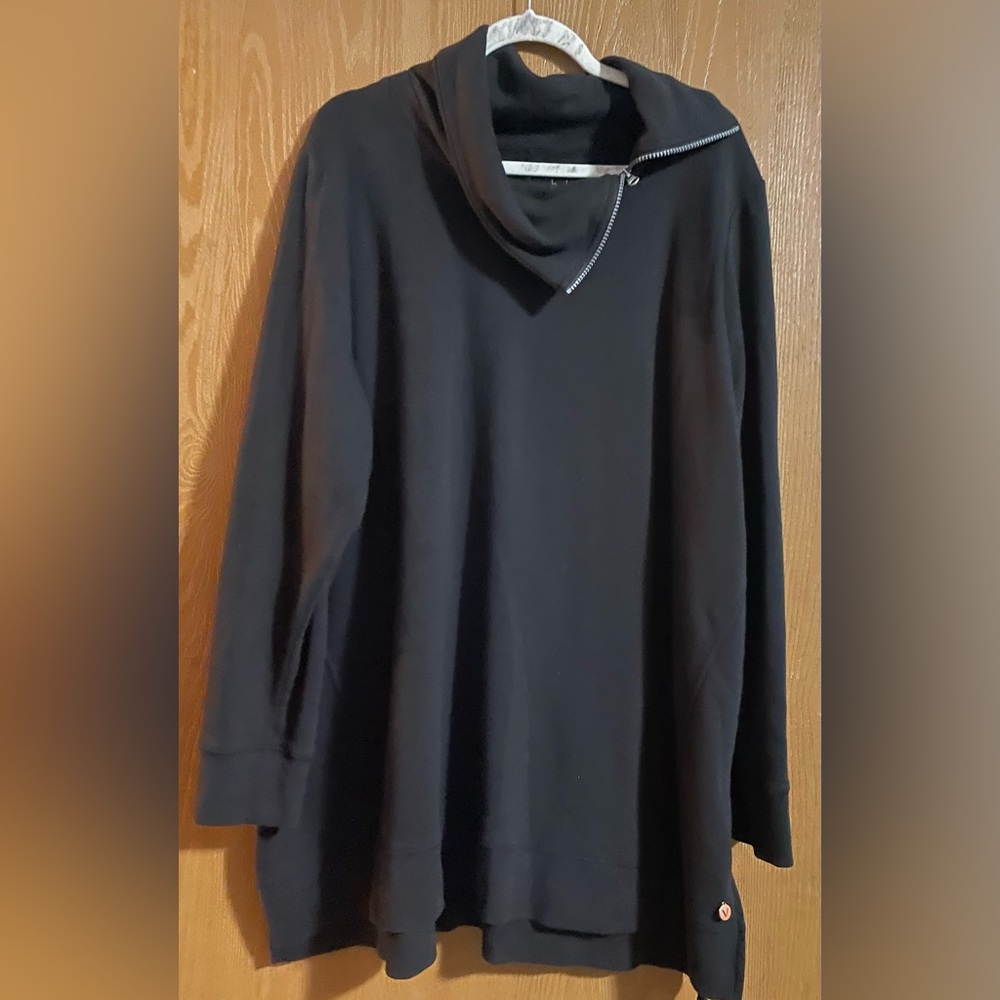 Lane Bryant Livi Active soft 3/4 zip neck Plus size 26/28W athleisure top.